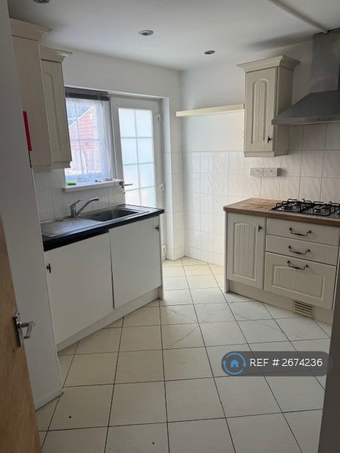 3 bedroom flat in The Mall, Faversham, ME13 (3 bed) (#2674236)