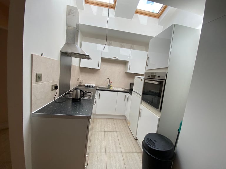 TWO DOUBLE BEDROOM GROUND FLOOR FLAT FURNISHED WITH GARDEN  NEAR KENTON STATION 