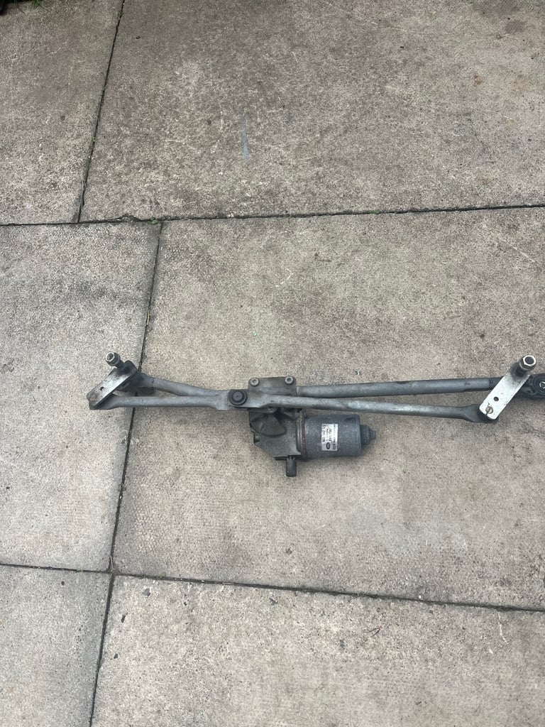 image for Freelander 2 2013 front wiper motor