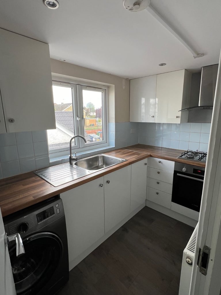 Impressive 2-bed first-floor maisonette available to rent in Wembley HA0, Including Bills