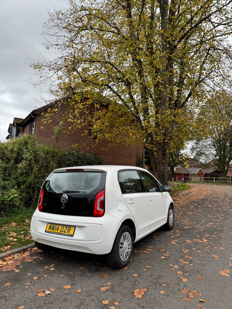 Volkswagen, UP, Hatchback, 2014, Manual, 999 (cc), 5 doors