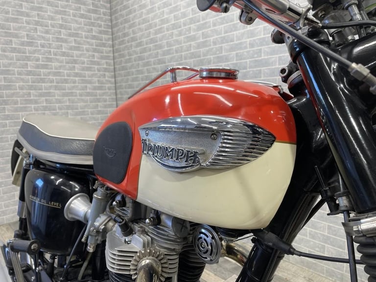 1966 TRIUMPH T120 BONNEVILLE GRENADIER RED  + ALASKAN WHITE
