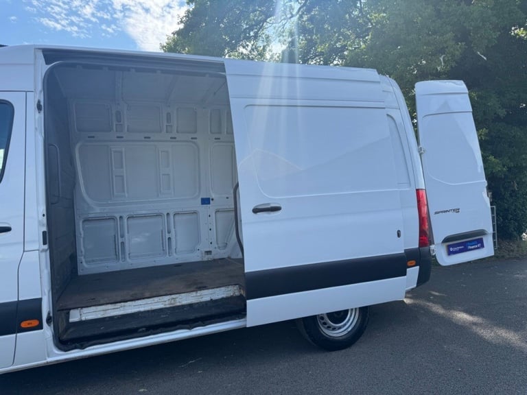 Mercedes-Benz Sprinter 3.5t H2 L2 Progressive Van++1 OWNER++CRUISE++REV