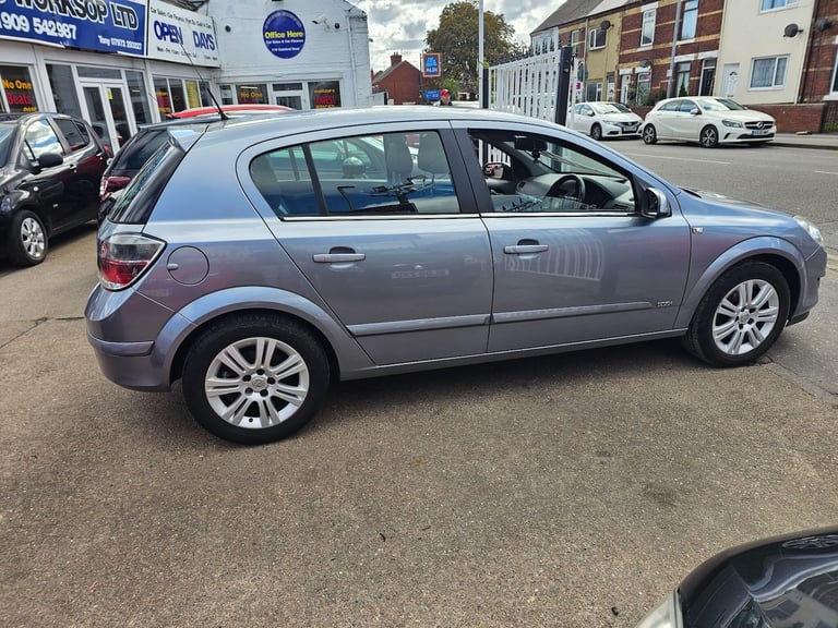 2009 Vauxhall Astra 1.6i 16v Design 5dr HATCHBACK Petrol Manual