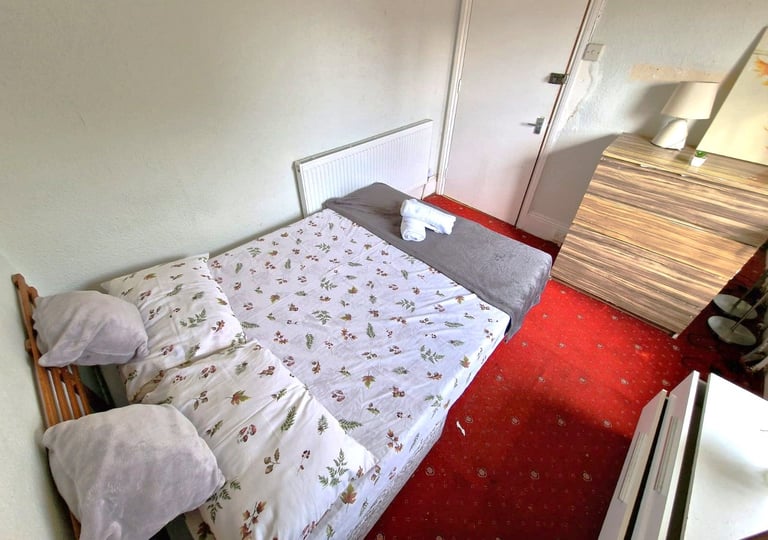 Double Room in Shared property near Big Train Station of Bournemouth