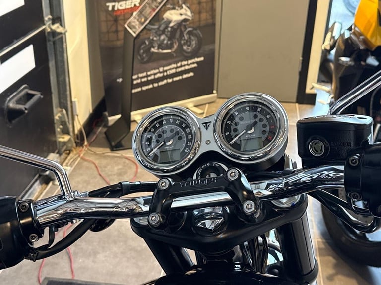 2021 Triumph Bonneville T100 black Manual