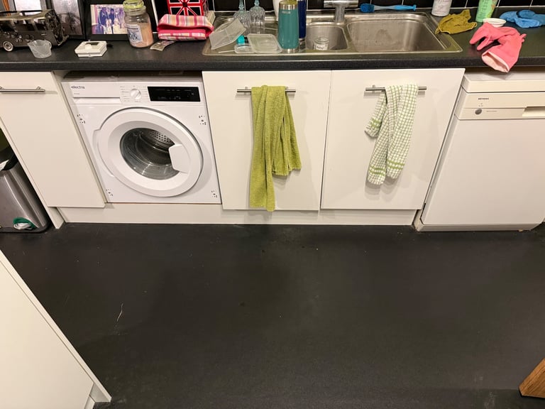 Kitchen doors, drawer fronts, handles, sink, hob, oven