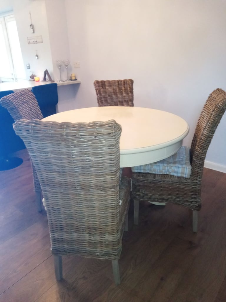 Aldis Dining Table and Chairs