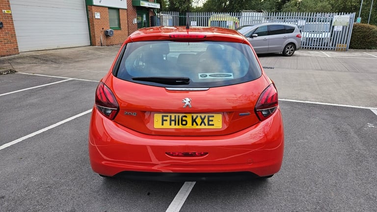 2016 Peugeot 208 1.2 PureTech XS-White 5dr HATCHBACK Petrol Manual