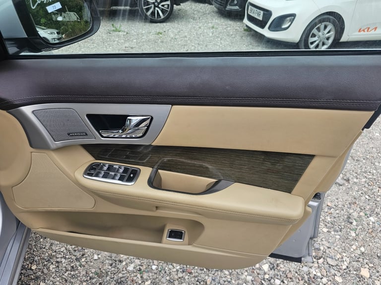 2012 Jaguar XF 2.2d [200] Premium Luxury 4dr Auto SALOON Diesel Automatic