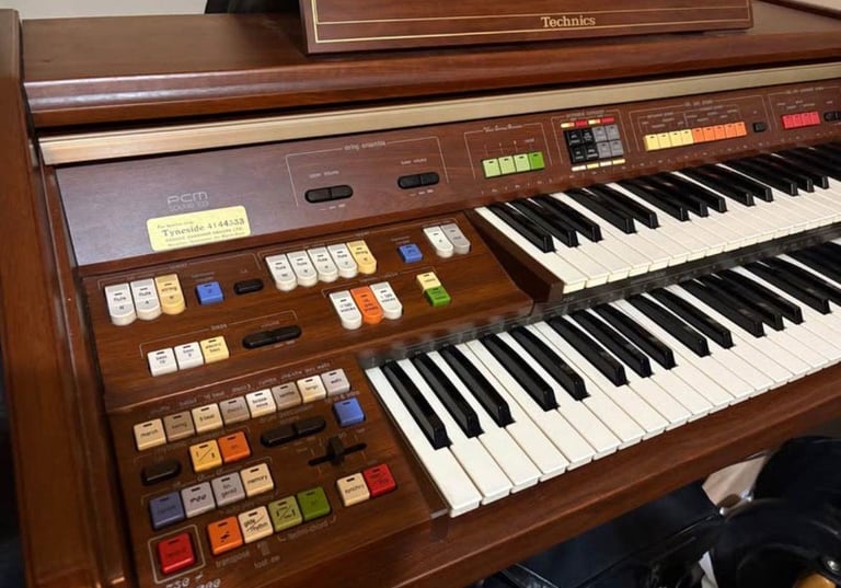 image for Technics PCM Sound E33 electric organ