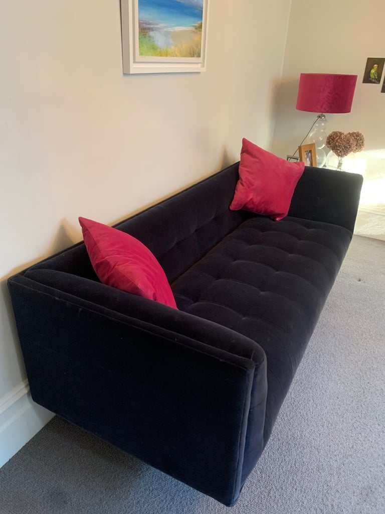 3-seater sofa in blue velvet. 