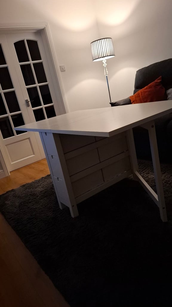 White dropleaf extending table