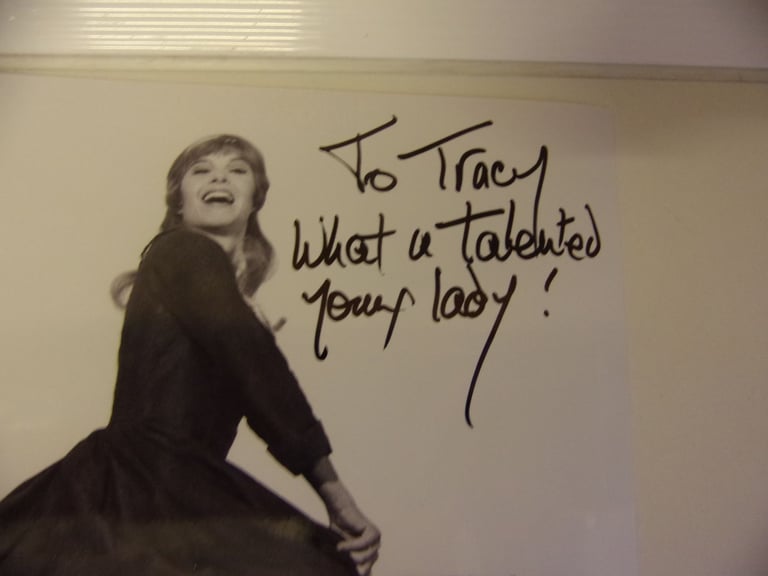 Shani Wallis (Nancy) Oliver tv musical autograph