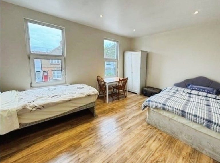 6Bed 3Bath House to rent in Harrow - Thomson Road