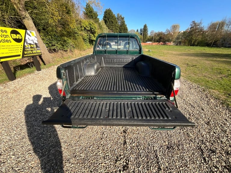 2004 Mitsubishi L200 2.5 TD 4Work Pickup 2dr Diesel Manual 4WD (113 bhp) PICKUP Diesel Manual