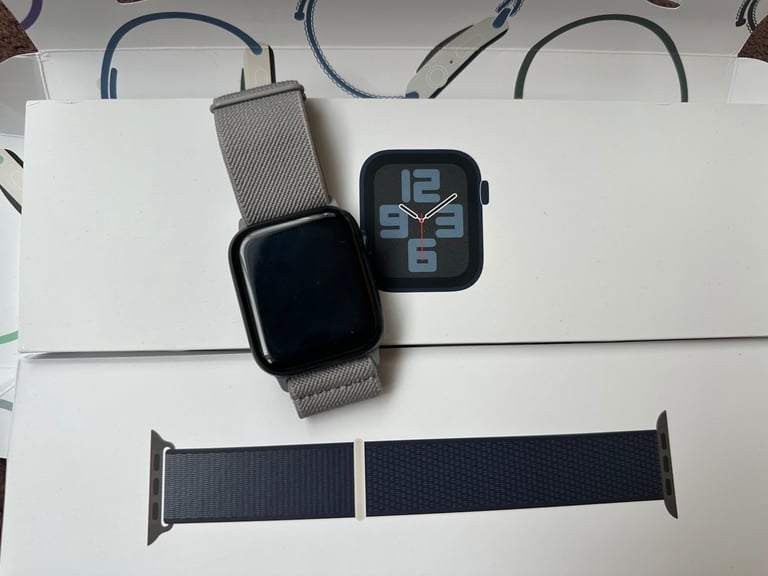 Apple Watch SE 2nd Generation 44MM Excellent condition 