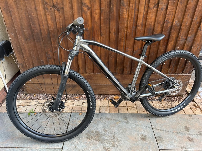 Scott Aspect 750 27.5” hardtail mountain bike
