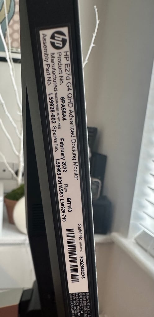 HP E27d G4 QHD USB-C Docking Monitor 