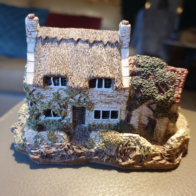 image for 28 boxed with certs liliput lane and David Winter  cottages