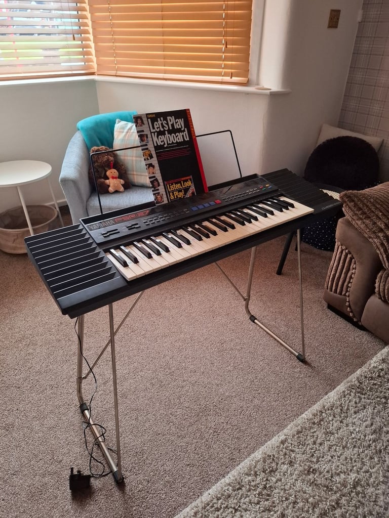 Vintage Yamaha Electric Keyboard 1989