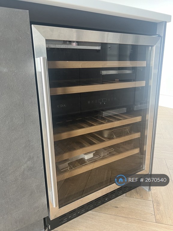 2 bedroom flat in Elizabeth Tower, Manchester, M15 (2 bed) (#2670540)