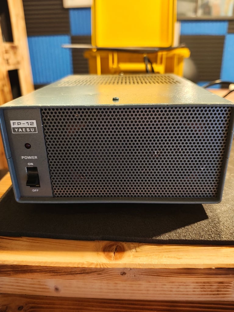 Yaesu FP12 power supply