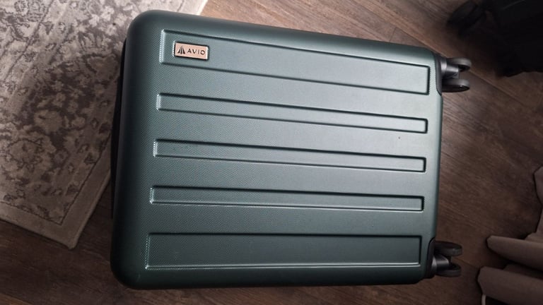 2 hard shell cabin cases