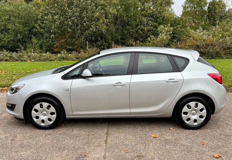 2014 Vauxhall Astra 1.3 Diesel Mot October 2026 Full Service History £20 Road Tax 