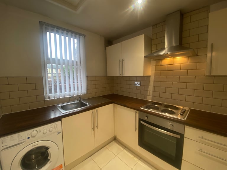 FURNISHED 2 BED APARTMENT IN TUEBROOK