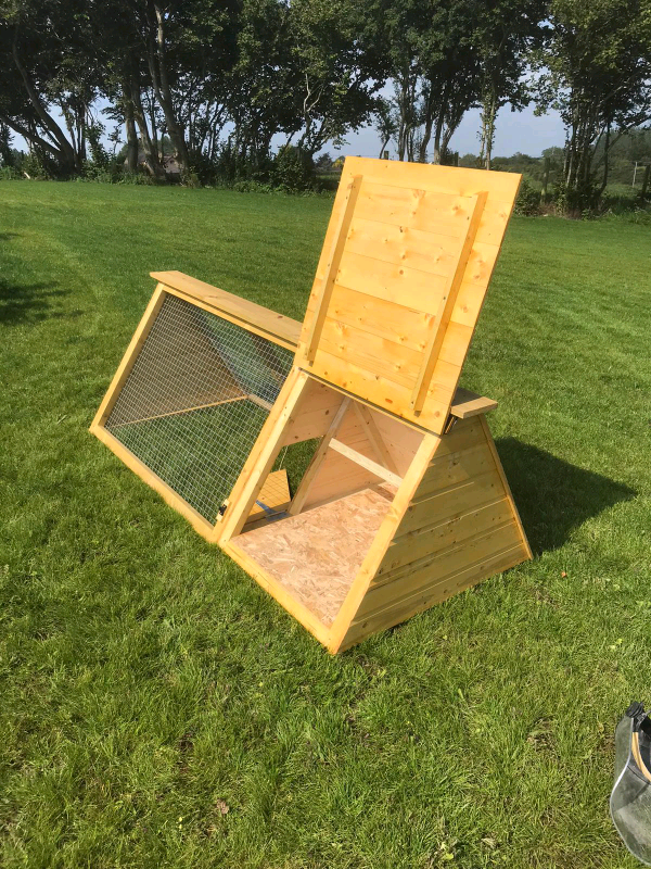 Triangle 🔺️ wooden hen ark with cage run
