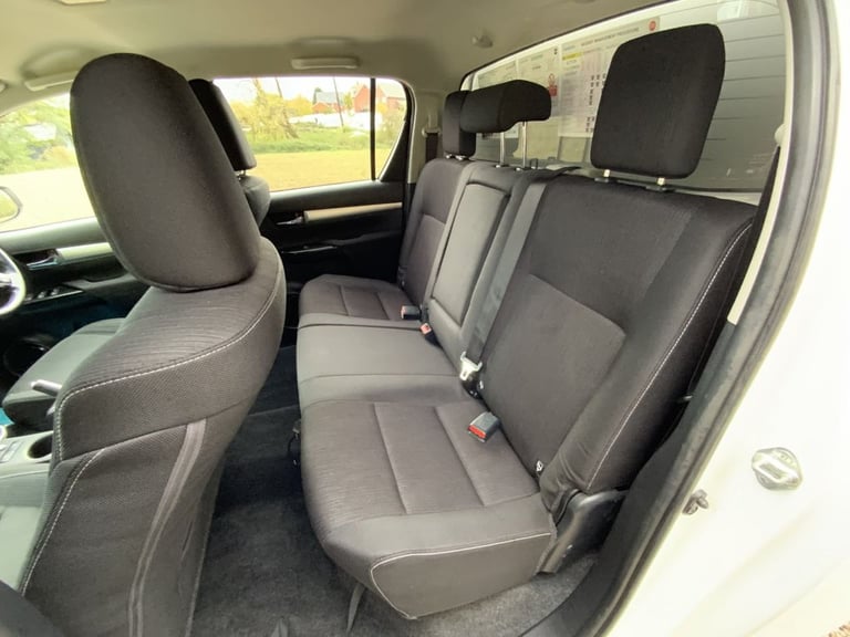 2021 Toyota Hilux 2.4 D-4D Invincible Pickup Double Cab 4dr Diesel Manual 4WD Euro 6 (s/s) (1 PIC...