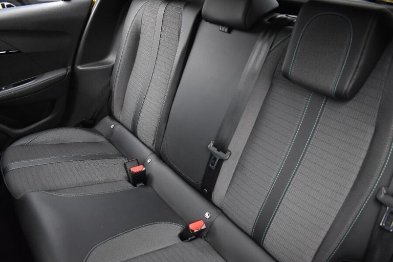 2021 Peugeot 208 1.2 PureTech Allure Hatchback 5dr Petrol EAT Euro 6 (s/s) (130 ps) HATCHBACK Pet...