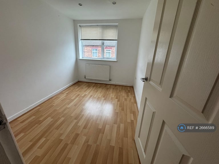 2 bedroom flat in Edward Street, Burton On Trent, DE14 (2 bed) (#2666589)