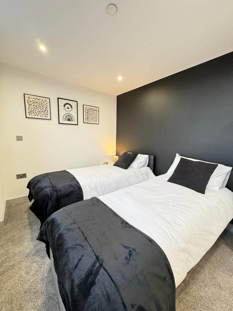 Short Term Rentals Yeadon-501 Leeds