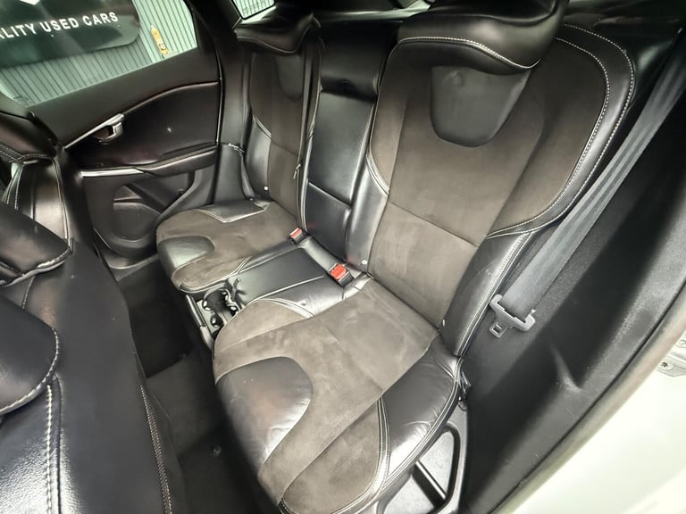 2015 Volvo V40 2.0 T2 R-Design Hatchback 5dr Petrol Manual Euro 6 (s/s) (122 ps) HATCHBACK Petrol...