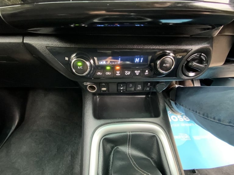 2021 Toyota Hilux 2.4 D-4D Invincible Pickup Double Cab 4dr Diesel Manual 4WD Euro 6 (s/s) (1 PIC...