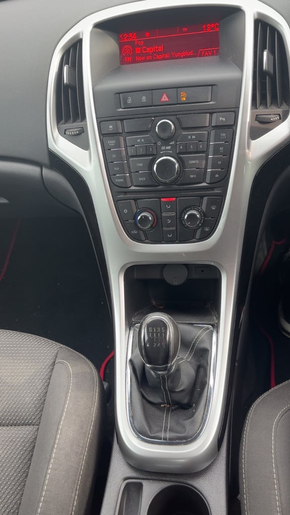Vauxhall, ASTRA, Hatchback, 2011, Manual, 1956 (cc), 5 doors
