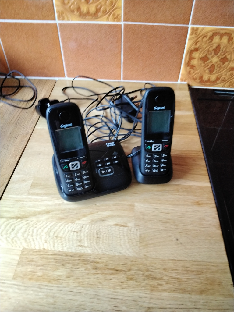 Gigaset FAMILY Plus A Trio - 3 Cordless DECT Phones With Answering Machine  - Elegant Design - Best Audio