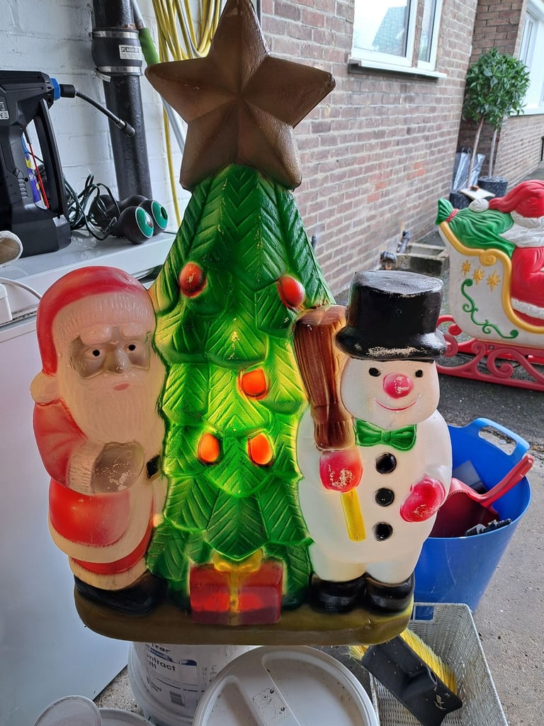 LIGHT UP CHRISTMAS GARDEN ORNAMENT