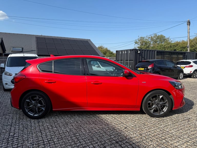 2018 Ford Focus 1.0T EcoBoost ST-Line Euro 6 (s/s) 5dr HATCHBACK Petrol Manual