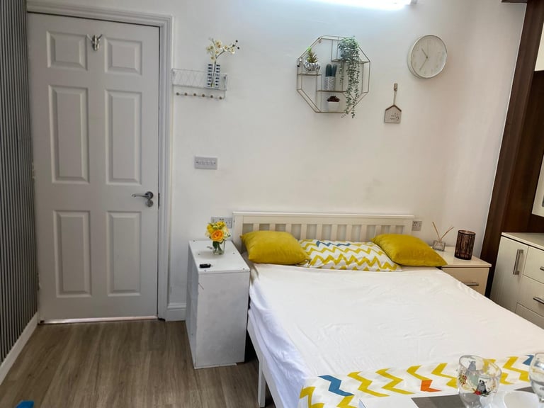 Seperate & Spacious Studio for Rent – TW4 5JL
