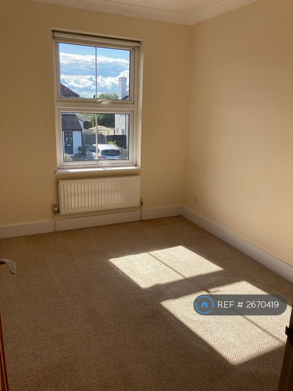 3 bedroom house in West Molesey, West Molesey, KT8 (3 bed) (#2670419)