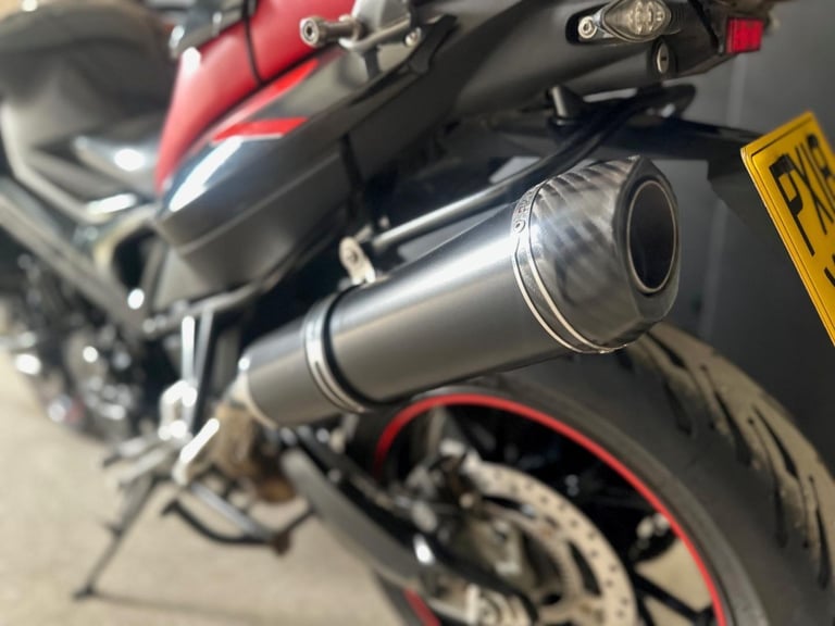 STUNNING LOW MILEAGE 2018/18 BMW F 800 R MOTORCYCLE 
