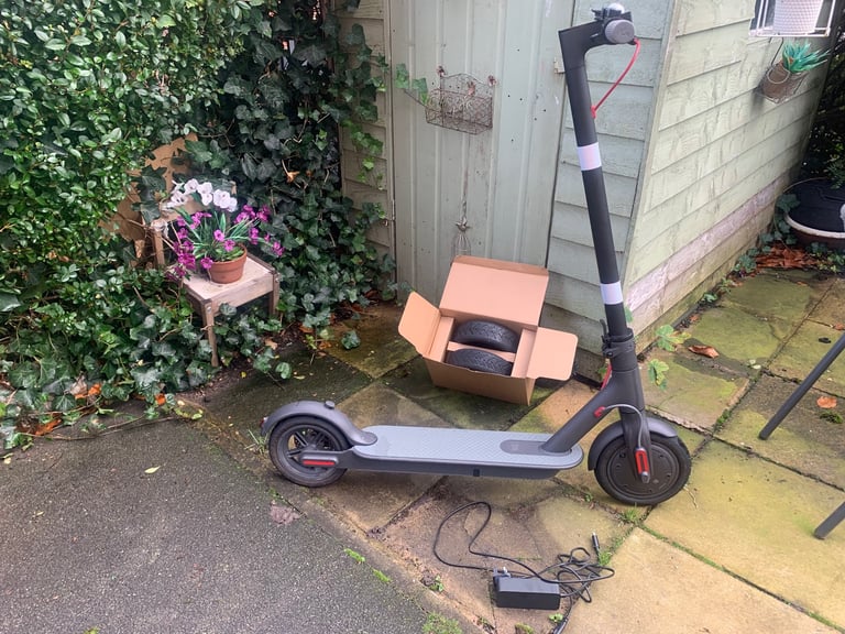 image for XIAOMI M365 ELECTRIC SCOOTER,CHARGER,DISC BRAKES,SPARE NEW TYRES/INNERTUBES