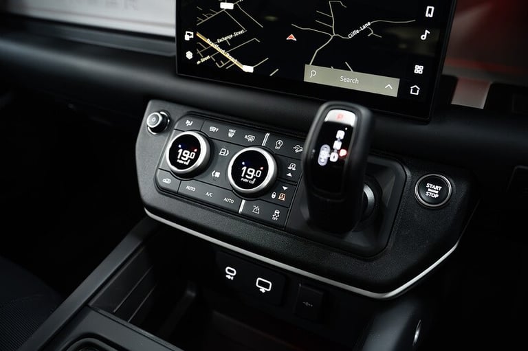 2024 Land Rover Defender 3.0 D250 X-Dynamic HSE 90 3dr Auto ESTATE DIESEL Automatic