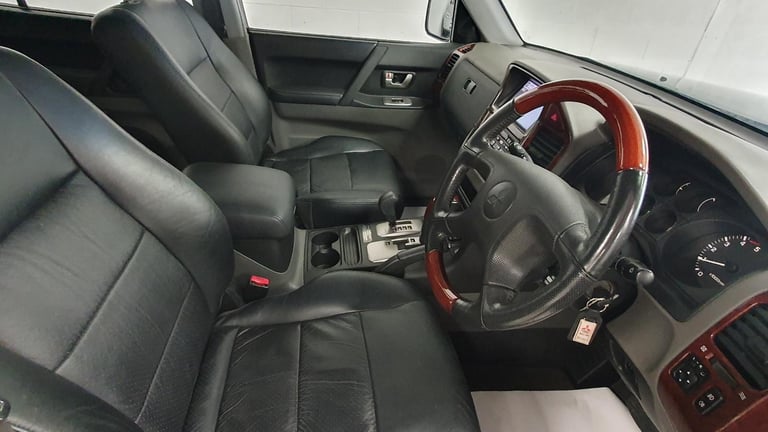 MITSUBISHI SHOGUN 3.2DI-D AUTO ELEGANCE *27,000 MILES* 7 SEATER* WOW 27K