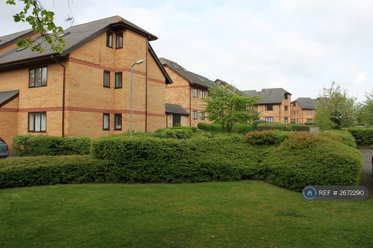 2 bedroom flat in Cavendish Gardens, Chelmsford, CM2 (2 bed) (#2672290)