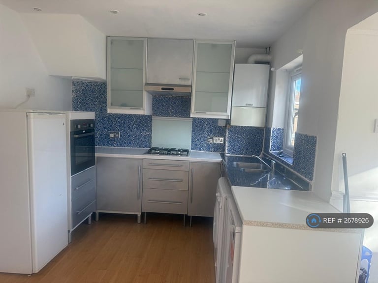 3 bedroom house in Essex Close, Merton, SM4 (3 bed) (#2678926)