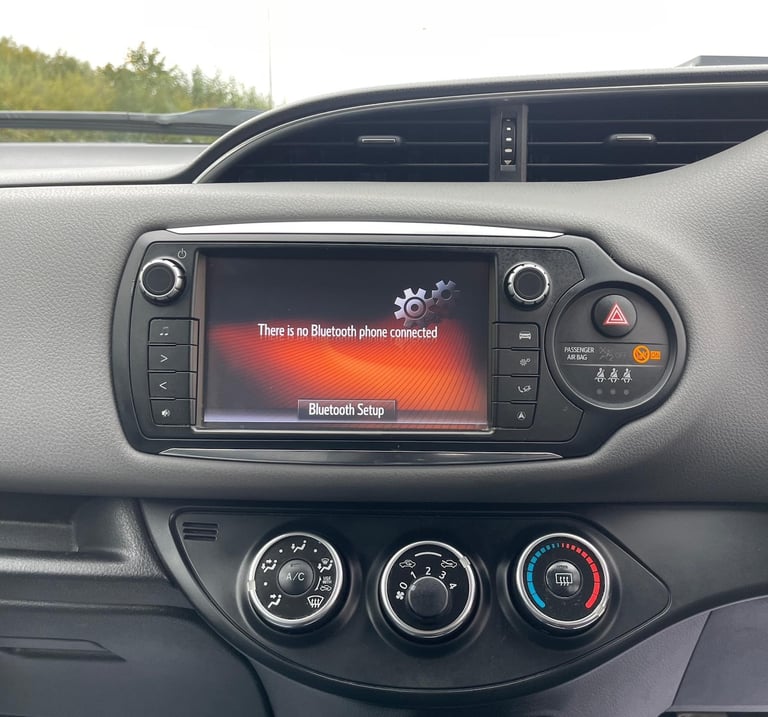 2015 Toyota Yaris 1.33 VVT-i Icon 5dr HATCHBACK Petrol Manual